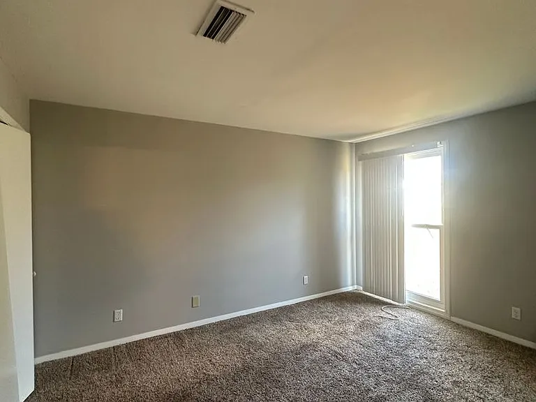 300-315 Moundale Ct — Photo 4