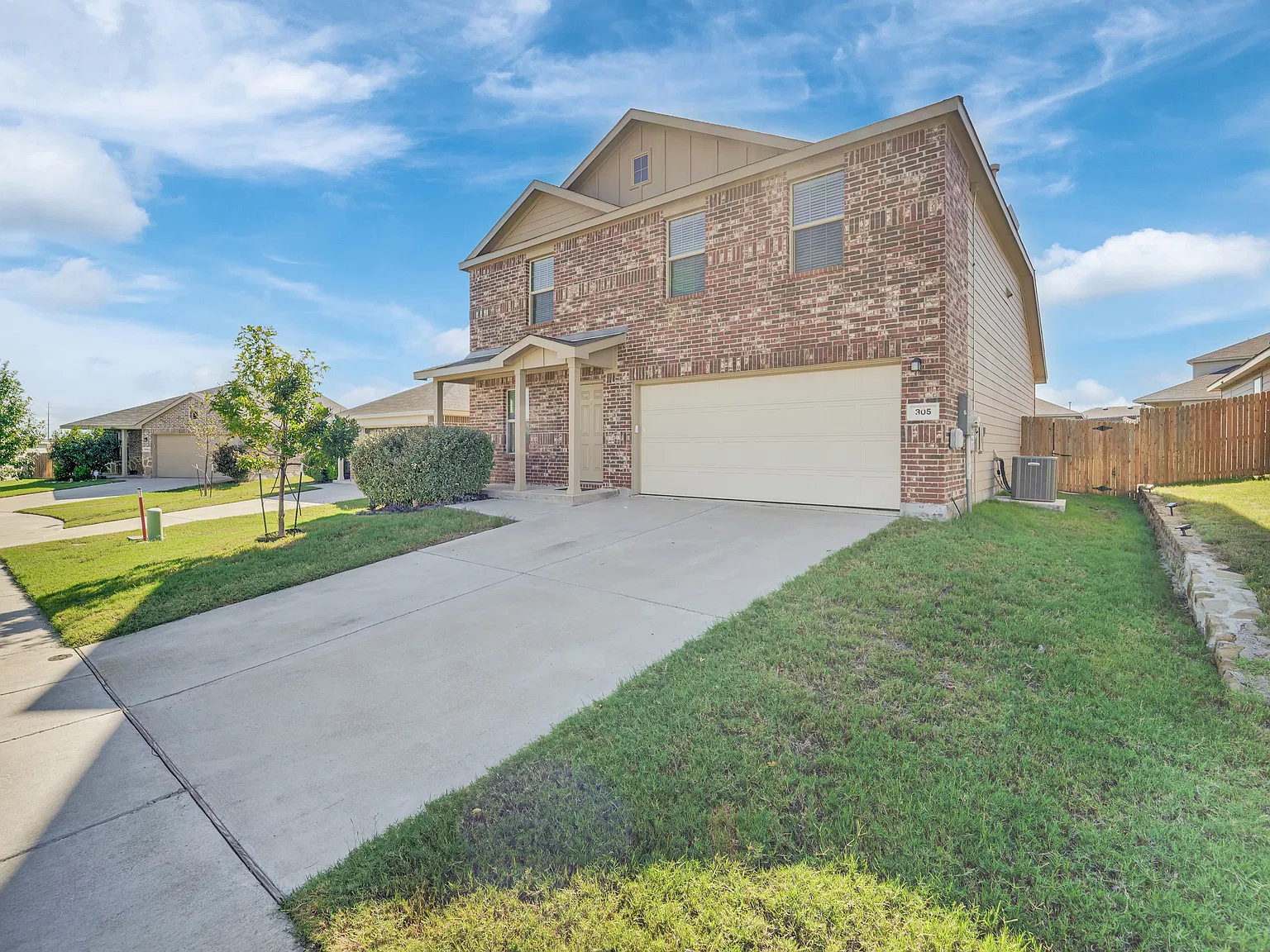 4 bed, 2.5 bath, 1916 sqft, $2,200 — Photo 2