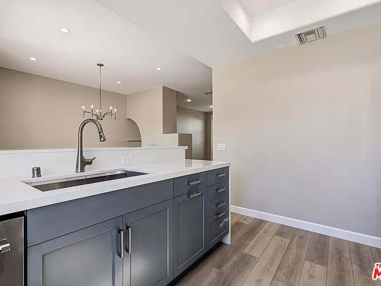 2333 Oak St #3 — Photo 8