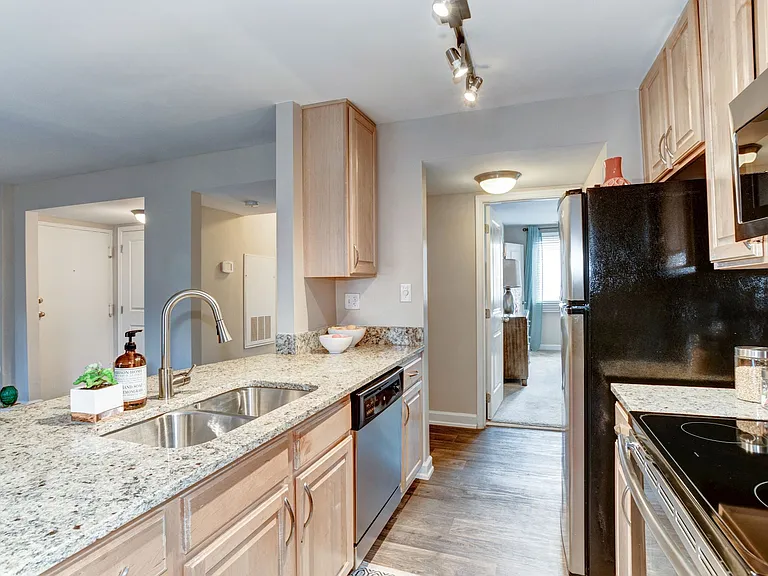 Ellicott Grove — Photo 11