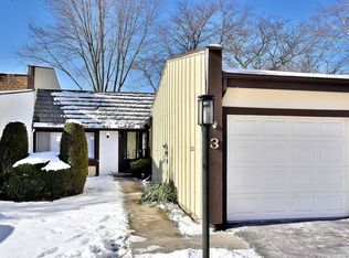 3 Buttonwood Ct, Indian Head Park, IL 60525