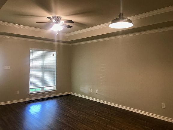 3rd image of 2305 Airline Dr
