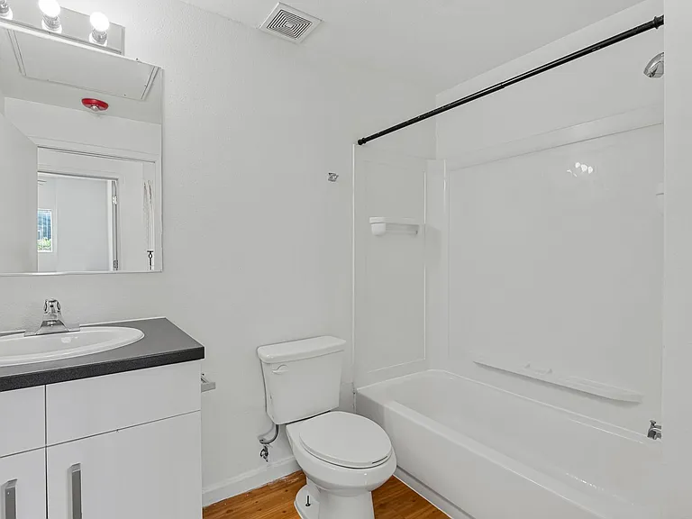 Green Spring Apartments — Photo 41
