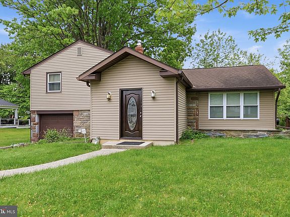 2nd image of 1111 Harriett Rd