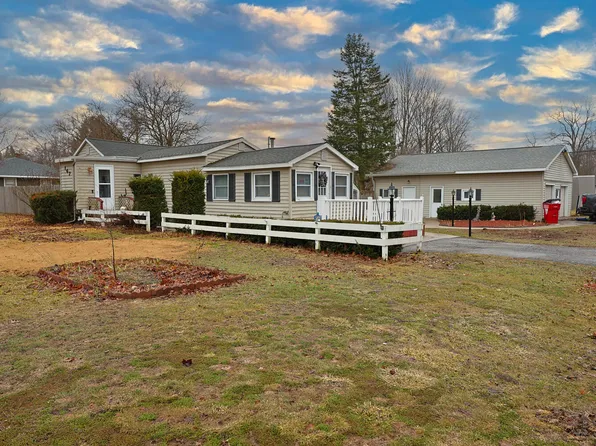 167 S Division St, Hesperia, MI 49421