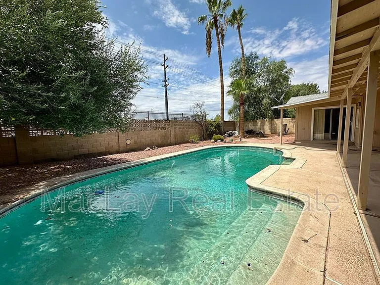 1441 E Diamond Dr — Photo 15