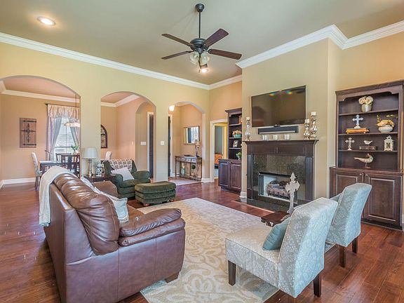 4th image of 139 Terrace Oak Ln