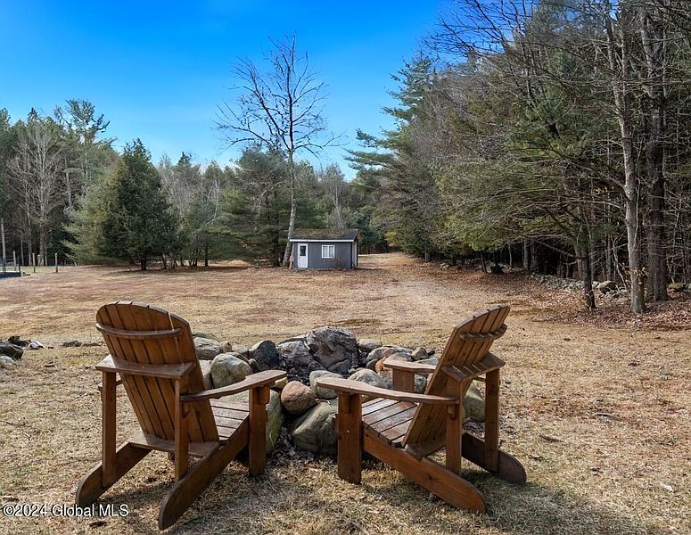 5th image of 463 Allen Road