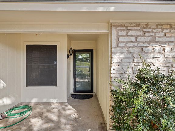 2nd image of 1030 Wisteria Trl