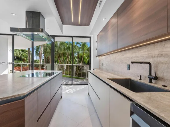 3610 Yacht Club Dr, Aventura, FL