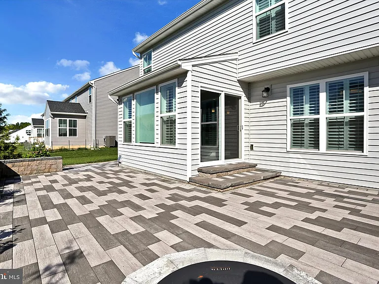 28 Long Bend Dr — Photo 42