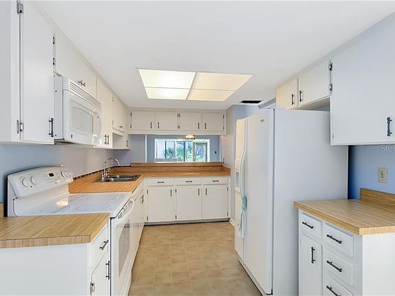 4th image of 634 Woodridge Dr
