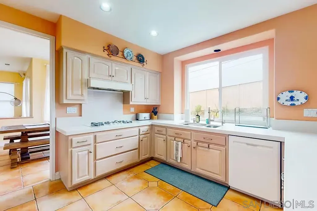4 bed, 3.0 bath, 3199 sqft, $13,900 — Photo 4