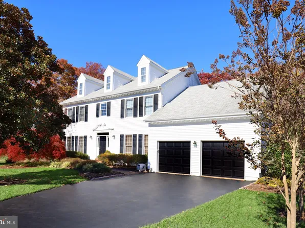 9410 Meadow Crossing Way, Fairfax Station, VA 22039