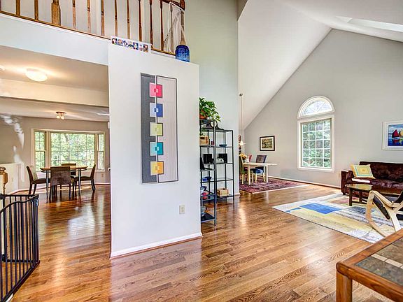 4th image of 3010 Emerald Chase Dr