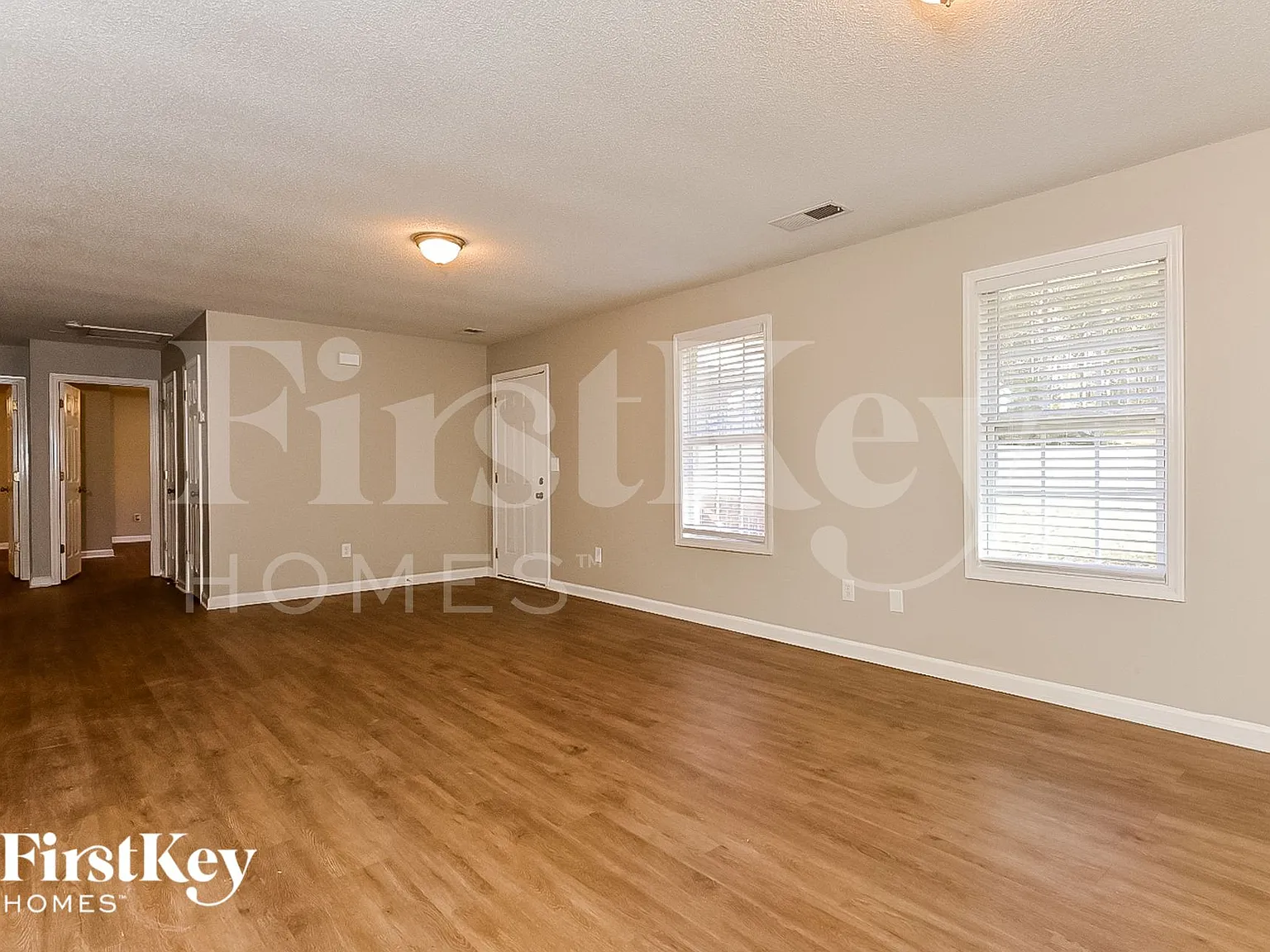 3 bed, 2.0 bath, 1250 sqft, $2,305 — Photo 2