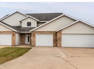 1121 Stonewood Xing #3, Sun Prairie, WI 53590