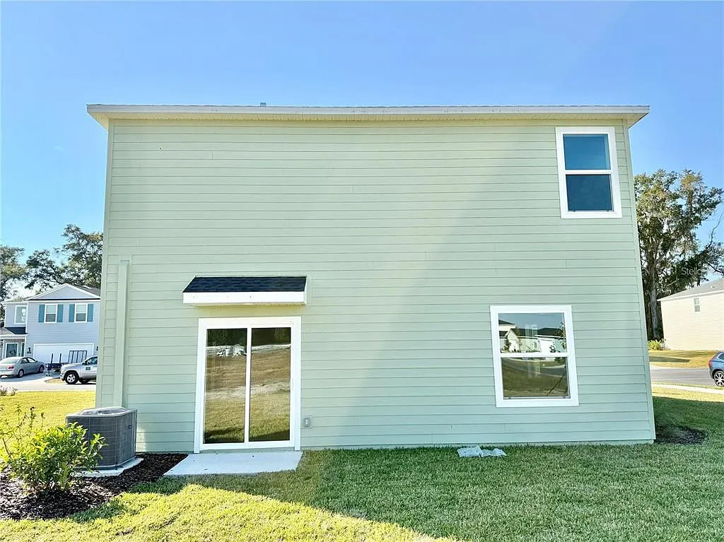 4 bed, 2.5 bath, 1879 sqft, $2,250 — Photo 3
