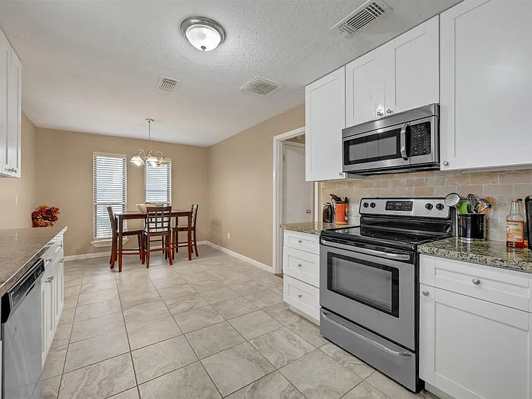 10139 Fernstone Ln — Photo 4