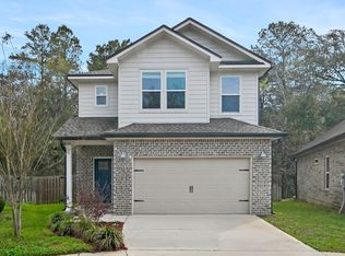 25 Laurel Oaks Dr, Freeport, FL 32439