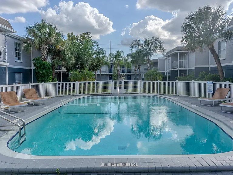 Uptown Apartments — Photo 9
