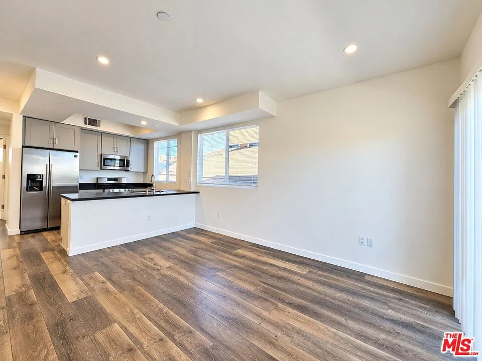 3 bed, 3.0 bath, 1254 sqft, $3,500 — Photo 1
