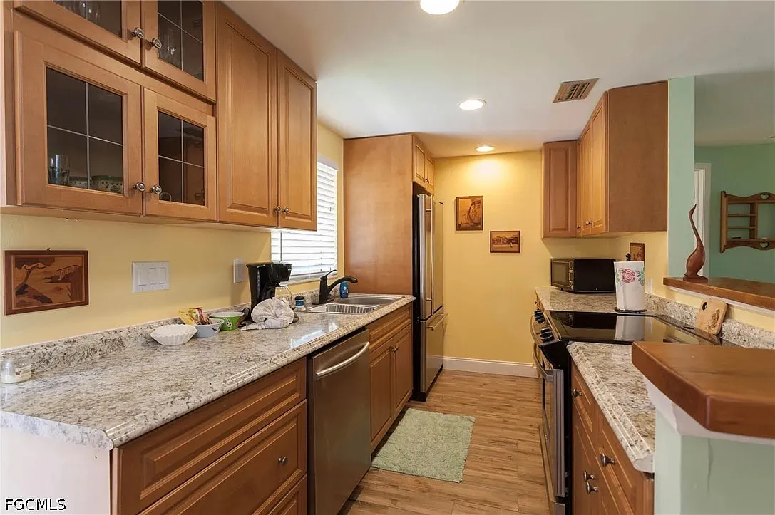 2 bed, 1.0 bath, 830 sqft, $1,850 — Photo 3