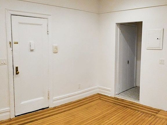 4th image of 82 Washington Pl APT 3D