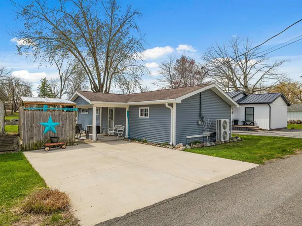946 W 575 S, Wolcottville, IN 46795