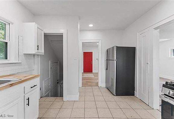 5th image of 3814 E 151st St