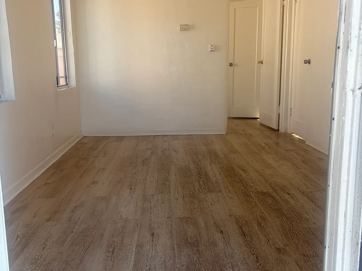 342 W 52nd Pl — Photo 4
