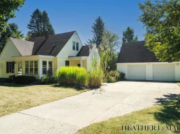 2674 Rogue River Rd NE, Belmont, MI 49306