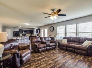 812 Glenndon Dr, Fort Worth, TX 76120