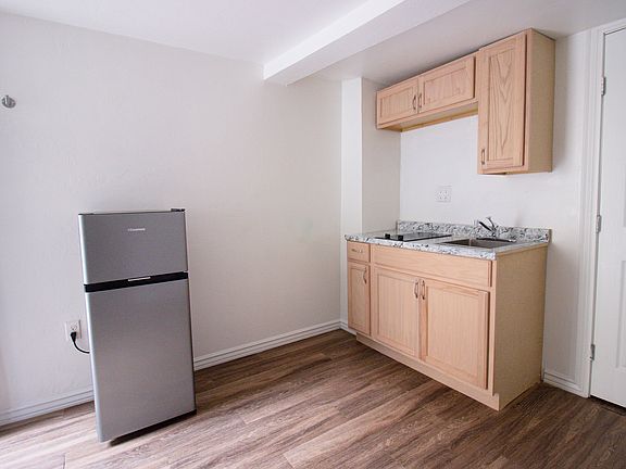 5th image of 225 NW 24th St Unit C