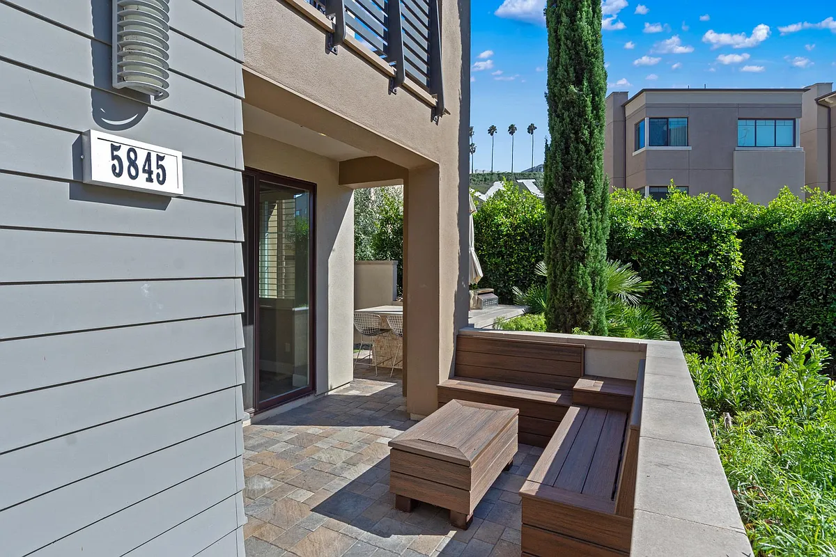 Courtyard for entertaining - 5845 Lantern Ct