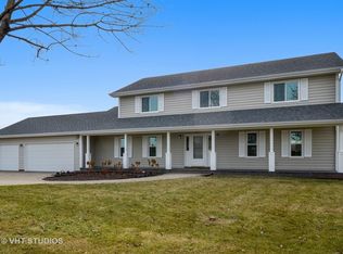 925 Apache Trl, Lake Villa, IL 60046