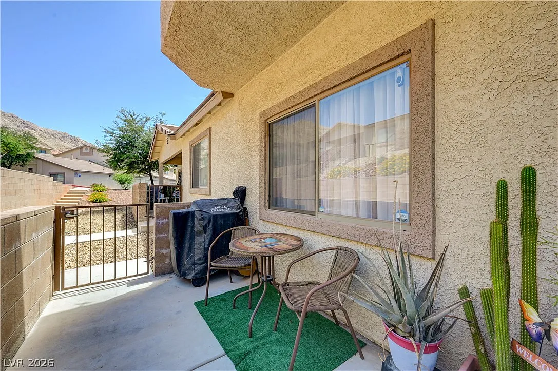 3 bed, 2.5 bath, 1826 sqft, $2,100 — Photo 4