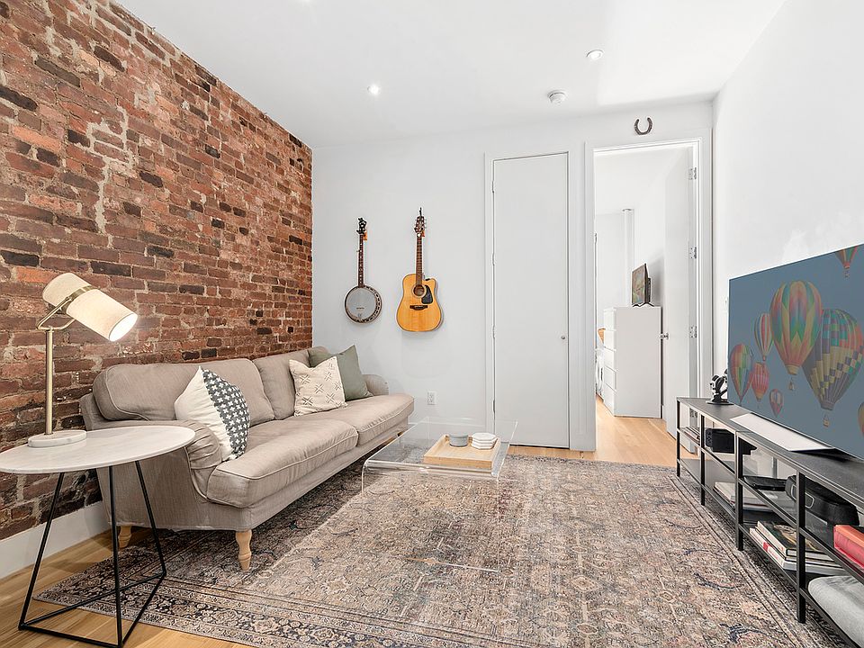 2nd image of 166 Elizabeth St #D1