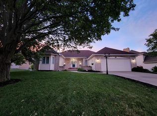 2389 Schadt Dr E, Maplewood, MN 55119