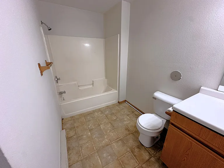 560 Spring St #E4 — Photo 12