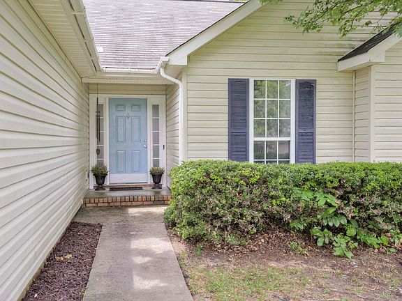 3rd image of 150 Avondale Ln