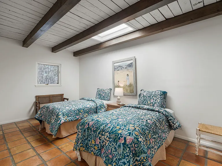 Bedroom 3 / 2 Twin Beds