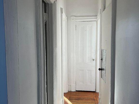 4th image of 32 Westervelt Ave #2