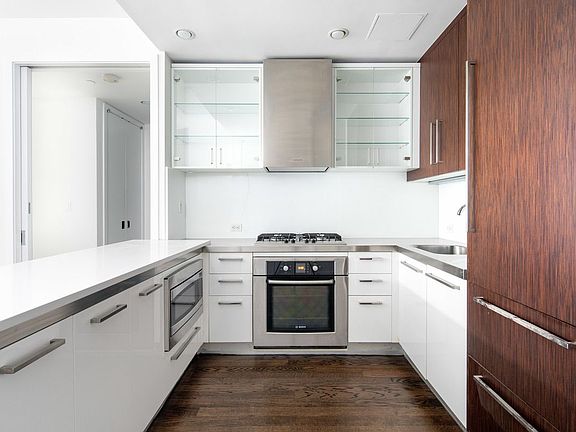 3rd image of 133 W 22nd St APT 2J