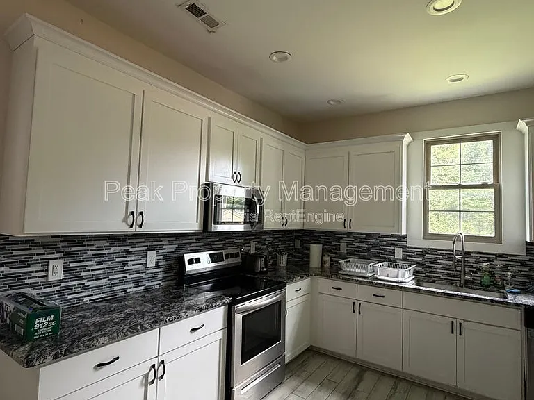 2311 Lamb Ave — Photo 2