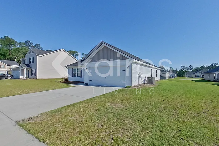 102 Saint Matthew Way — Photo 3