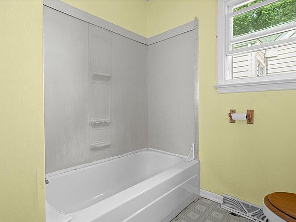 5th image of 2102 Byrd Ave NE