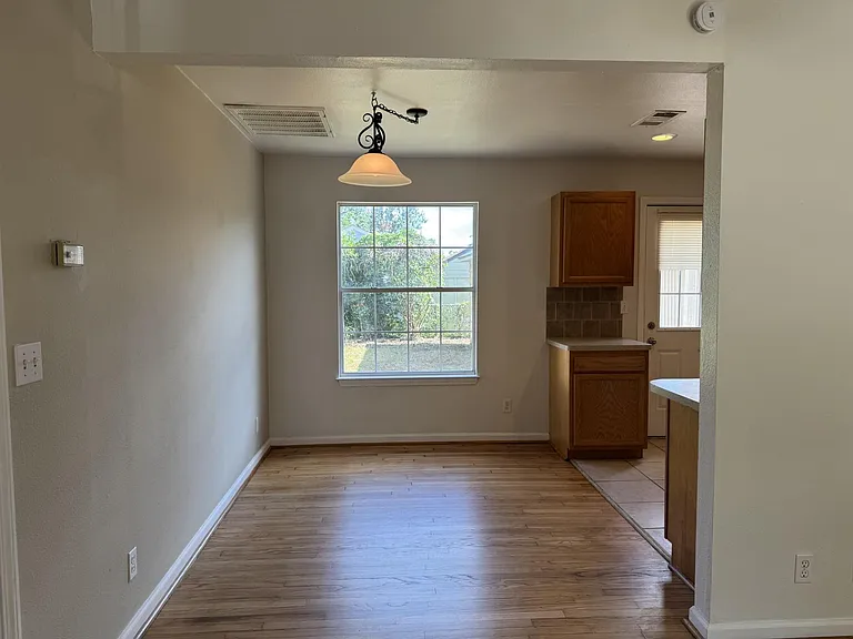 216 Gale St — Photo 7