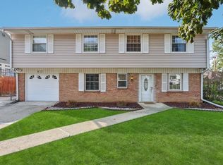 417 Rockhurst Rd, Bolingbrook, IL 60440