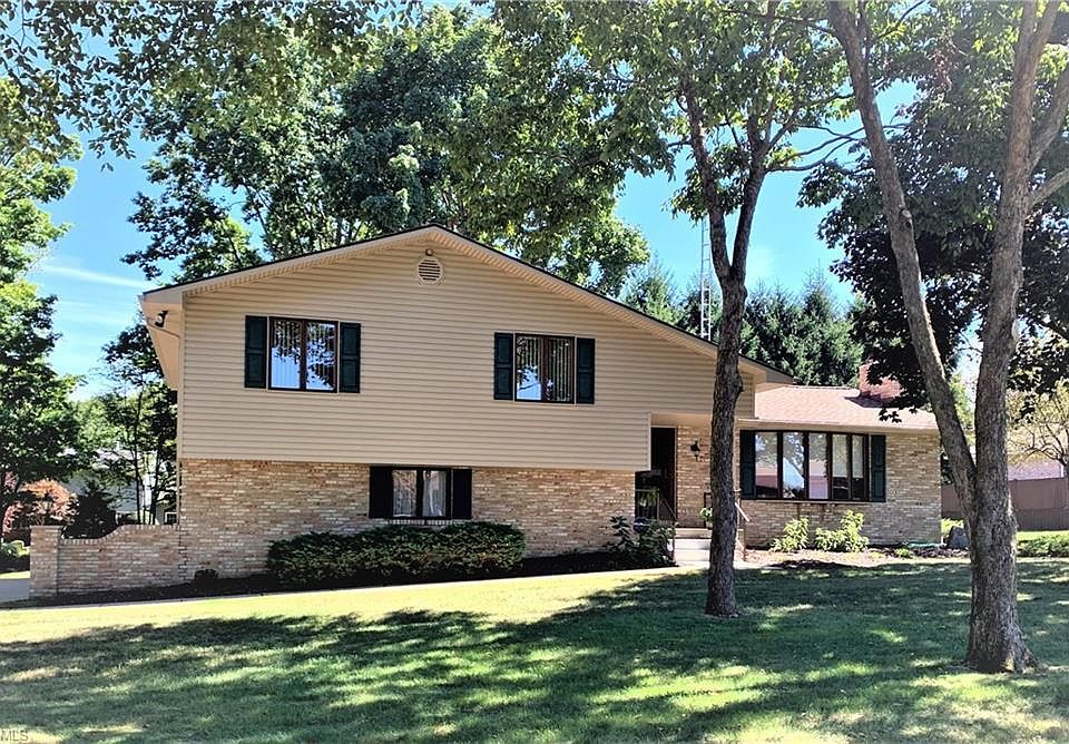 1st image of 3936 Glenoak Dr NE